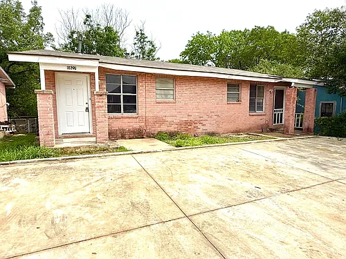 1827 E Highland Blvd Photo 1