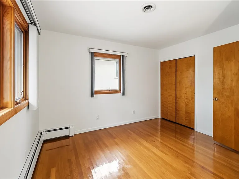 535 Summit St — Photo 16