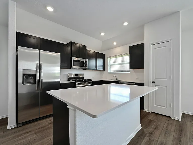 1564 Marley — Photo 9