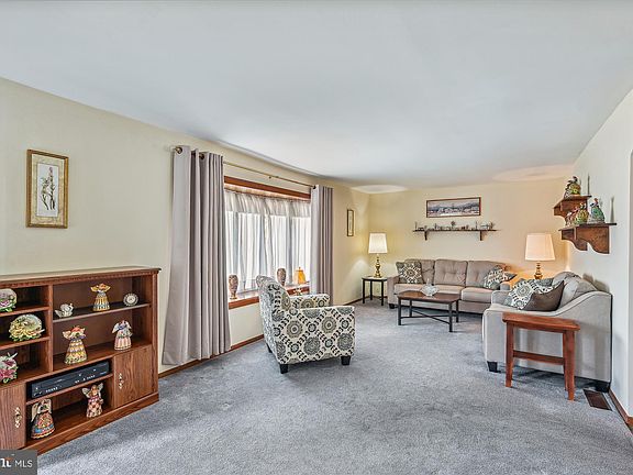 3rd image of 1028 Genine Dr