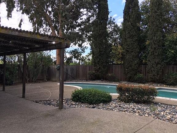 Private, well manicured yard for enjoying parties or intimate gatherings. Watch the squirels or birds enjoy the shrubbery and many trees the yard has to offer.