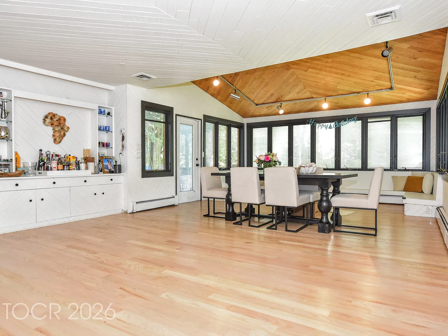 5 bed, 2.5 bath, $7,600 — Photo 4