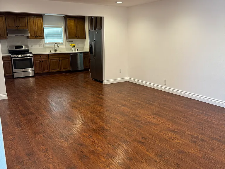 8672 Rathburn Ave — Photo 4
