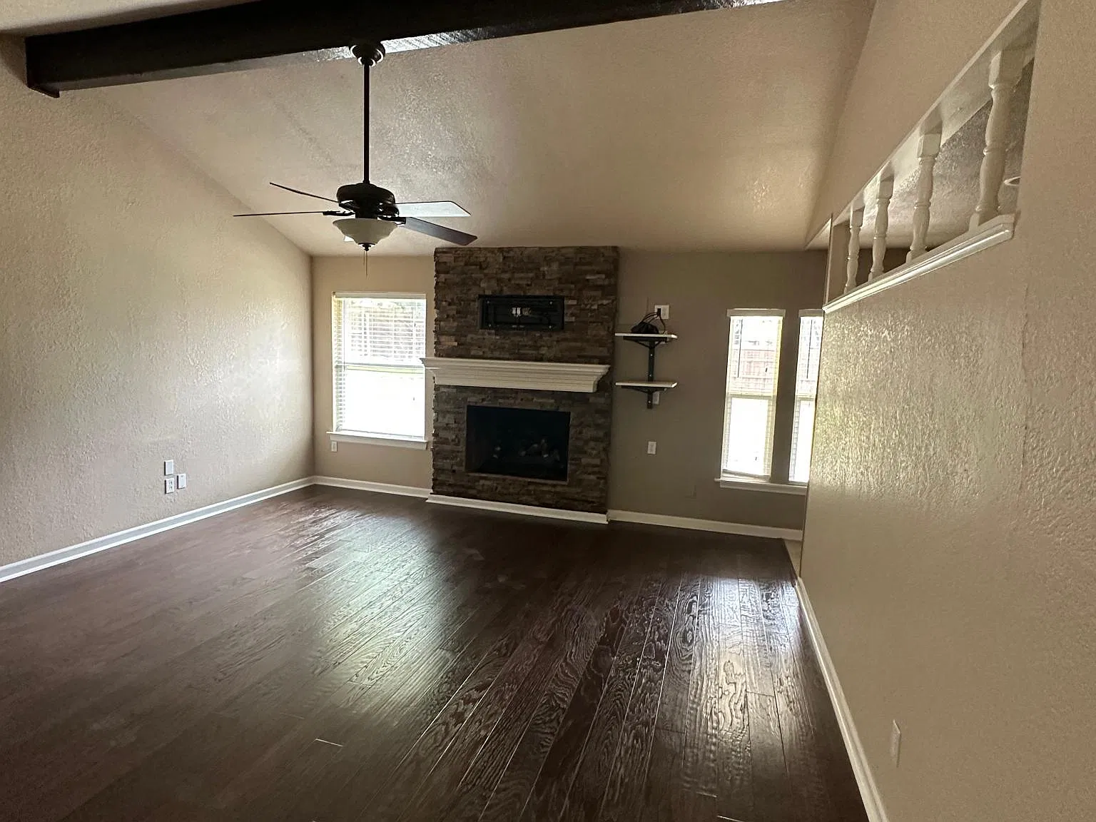 2211 Pecos Dr — Photo 2