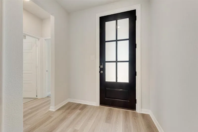 3 bed, 2028 sqft, $2,650 — Photo 2