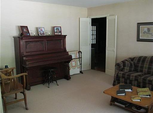 5th image of 1890 Woodlawn Dr