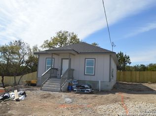 1260 Mountain View Dr, Canyon Lake, TX 78133