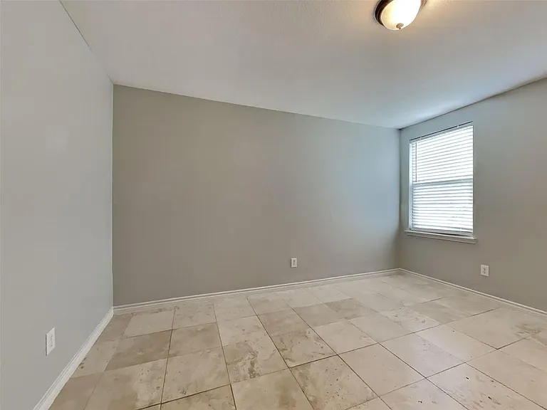 527 Laurel Ln — Photo 21