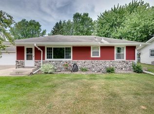 8916 Hamlet Ave S, Cottage Grove, MN 55016