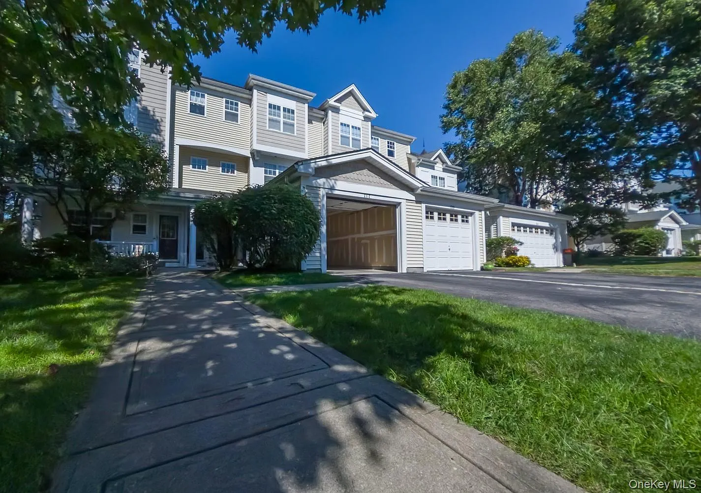 2 bed, 2.5 bath, 1315 sqft, $3,400 — Photo 1