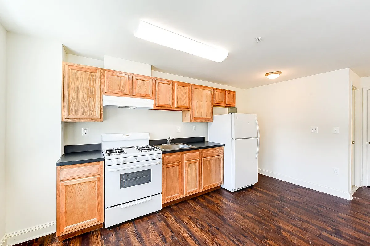 Building Photo - 734 Longfellow