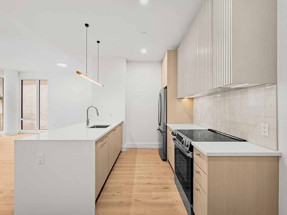 1st image of 250 W 49th St #1503