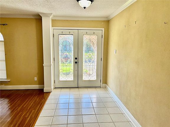 2nd image of 771 Glencove Ln