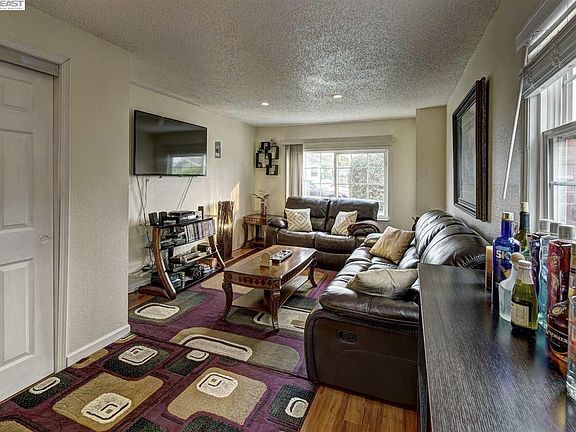 5th image of 2863 Garvin Ave