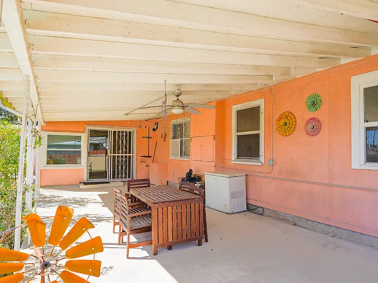 2622 W Summit Ave — Photo 28