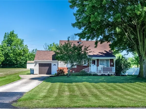 5230 Grauer Rd, Niagara Falls, NY 14305