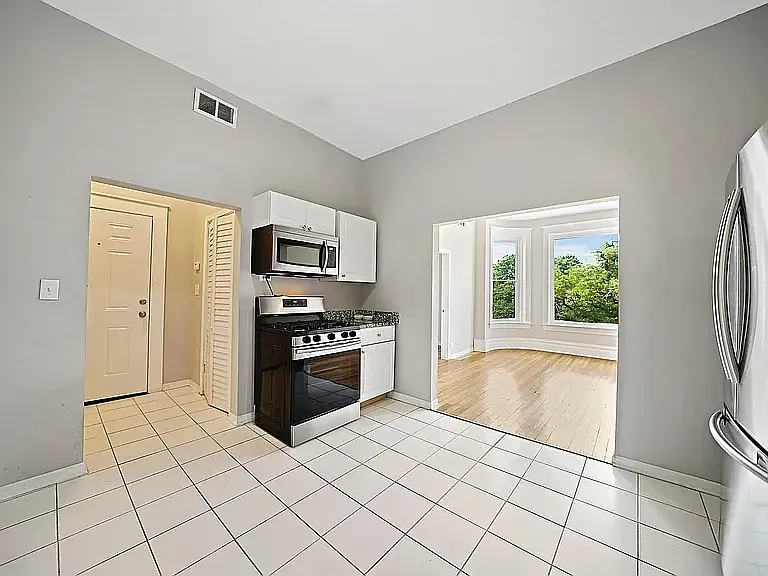 3131 W Augusta Blvd #2F