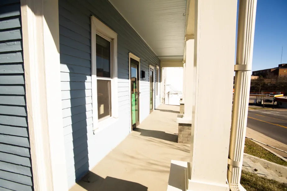 2 bed, 920 sqft, $1,600 — Photo 3