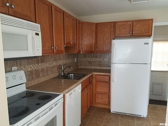 3rd image of 3411 N Harvard Ave