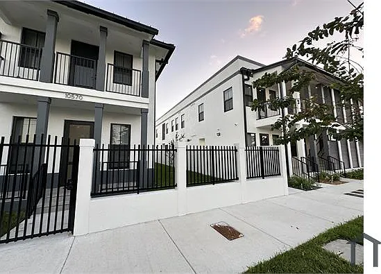 10570 SW 177th St — Photo 37