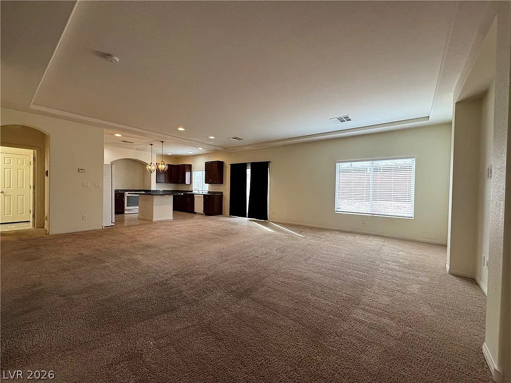 4 bed, 2.5 bath, 2890 sqft, $2,700 — Photo 2