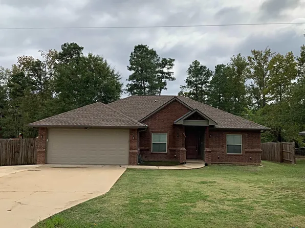 490 Omaha St, Gladewater, TX 75647