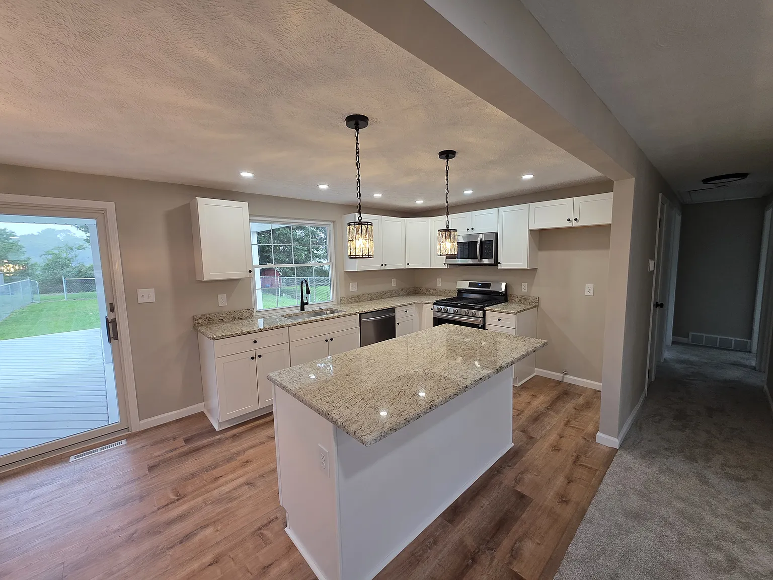 3 bed, 1558 sqft, $1,945 — Photo 2