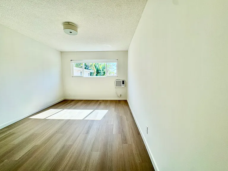 8110 Norton Ave #8 — Photo 12