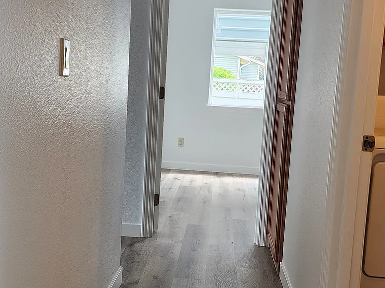 405 Cindy Ln — Photo 17
