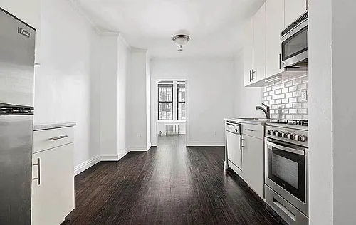 28 W 26th St #2A Photo 1 28 W 26th St #2A Photo 1