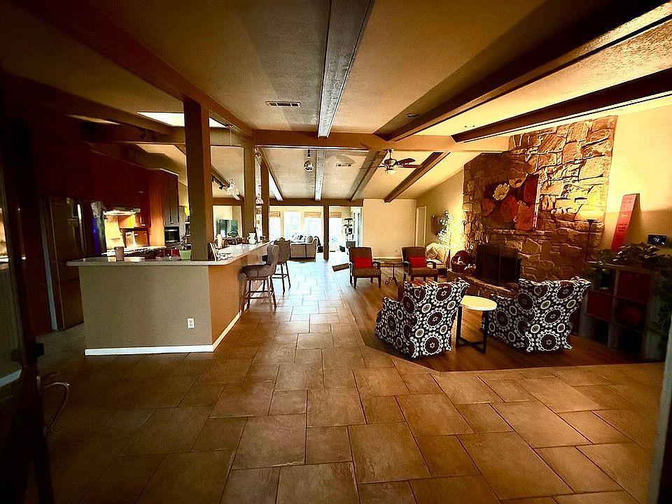 2nd image of 3505 Blueberry Ln