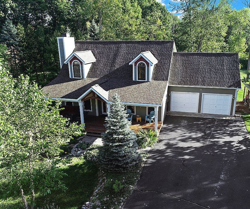 Spacious lake living
