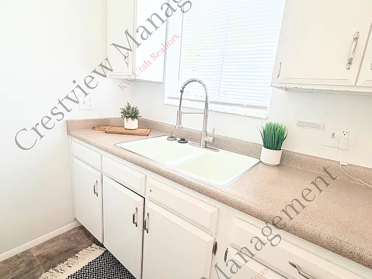 549 E Stringham Ave #B — Photo 7