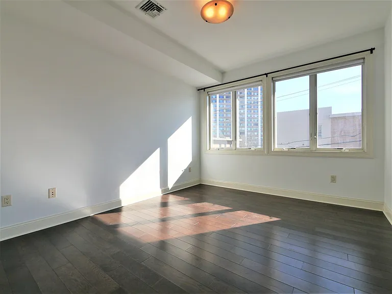 255 Laird Ave #15 — Photo 31