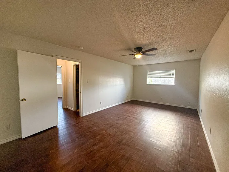 612-614 Towne House Ln — Photo 26