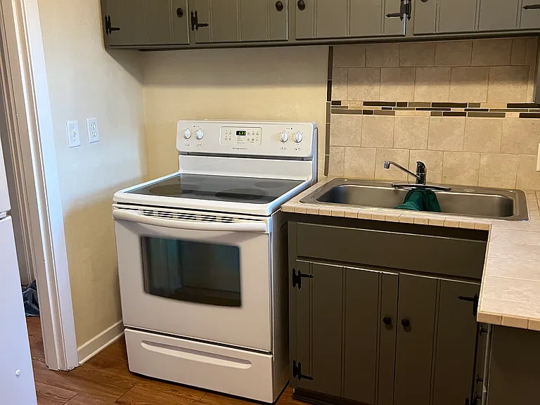 60 Wolverine Ave — Photo 4