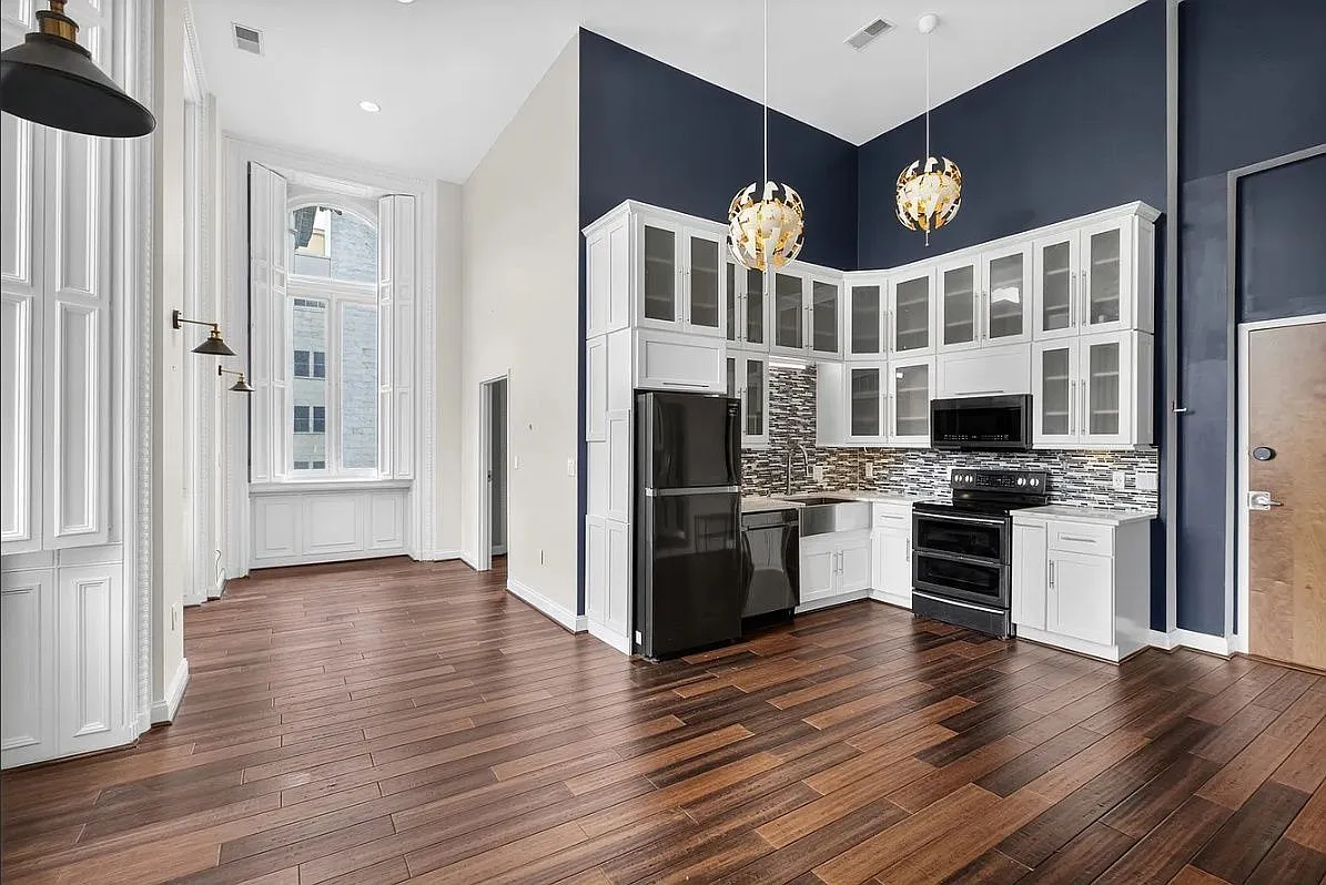 1 bed, 1.0 bath, 697 sqft, $1,900 — Photo 3