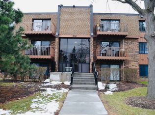 612 Waterford Rd #1B, Schaumburg, IL 60193