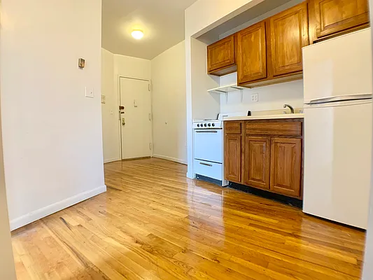 Rented by Bohemia Realty Group | media 10