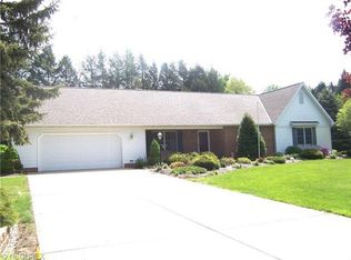 2037 Chimney Ridge Dr, Madison, OH 44057