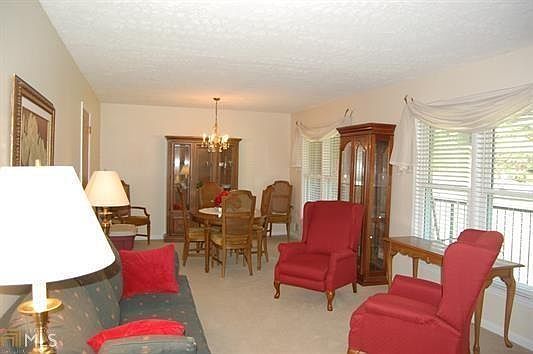 4th image of 2219 Myra Ln