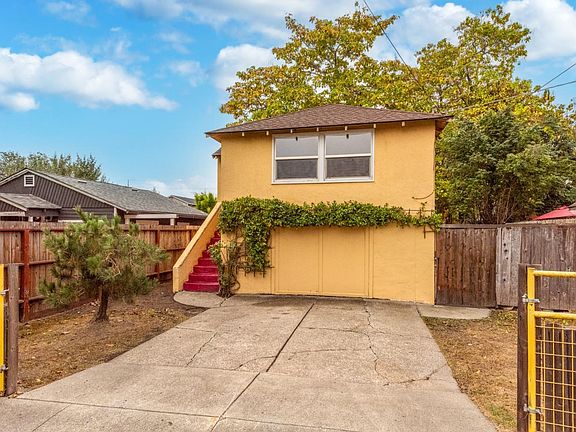 3rd image of 1217 Temple Avenue