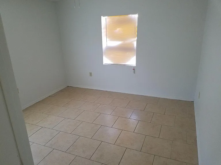 4934 Stephen Girard Ave — Photo 6