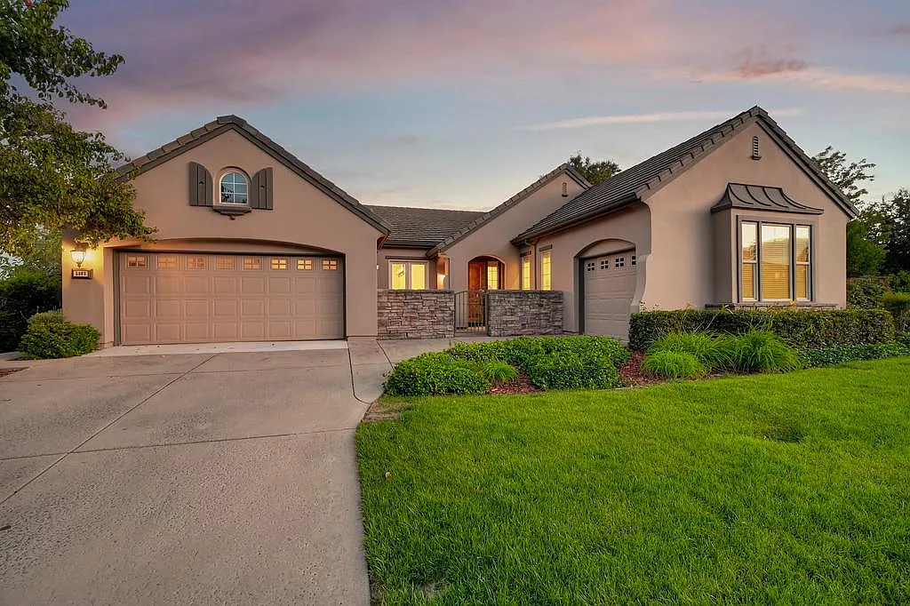 5008 Tesoro Way photo 1