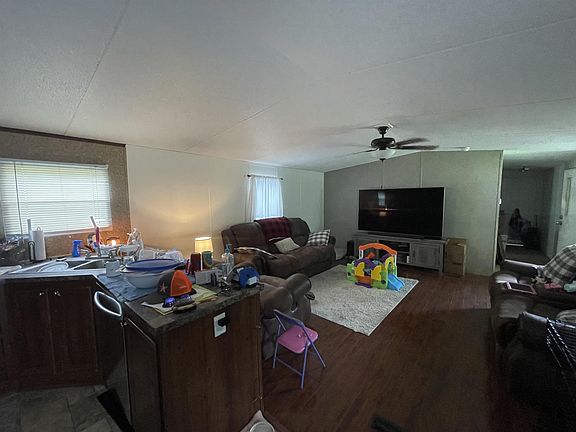 3rd image of 421 Wilshire St