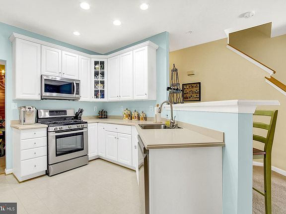 5th image of 227 Mary Jane Ln