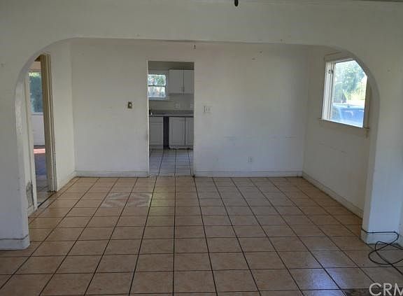 2nd image of 2078 Belle St