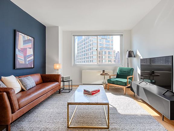 4th image of 60 W 66th St APT 22i