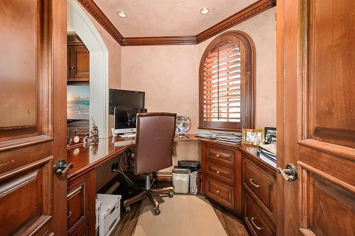 1104 W Bay Ave — Photo 34