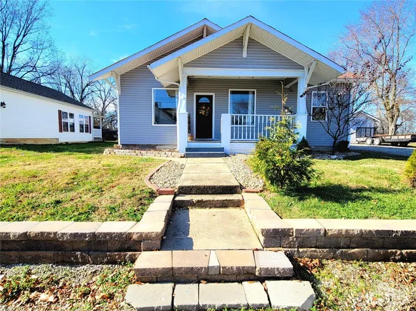 107 N 3rd St, Marthasville, MO 63357